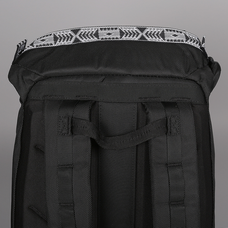  черный рюкзак The North Face Lineage Ruck 23L T93KUTKY4 - цена, описание, фото 4